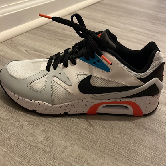 Nike Air Structure shoes 7y. Worn Once - Picture 4 of 4